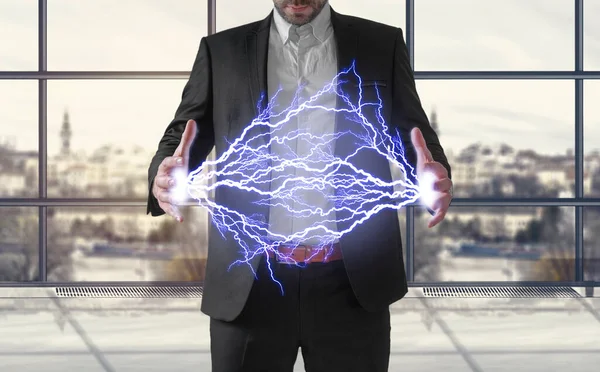 Adamı Konseptinden Elektrik Lambası Yapıyor — Stok fotoğraf