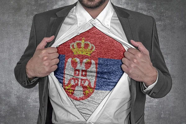 Biznesmen Pokaż Shirt Flaga Serbii Rozpruwa Jego Koszulę — Zdjęcie stockowe