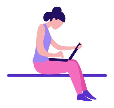 Kadın kucağında dizüstü bilgisayarla oturur ve ekrana bakar. Beyaz arka planda izole edilmiş. Düz dizayn. Vektör illüstrasyonu.