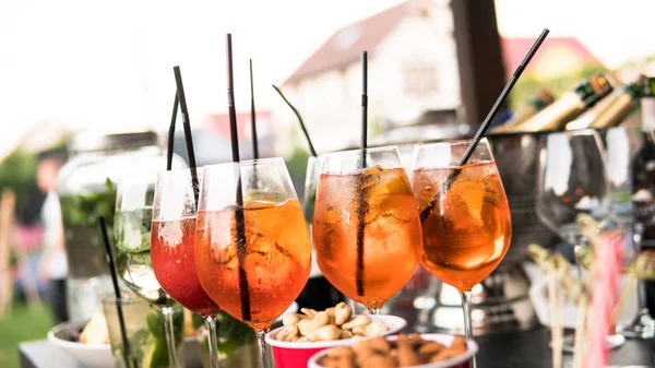  Narenciye Soğuk alkol içki Aperol Spritz yakın çekim yaz