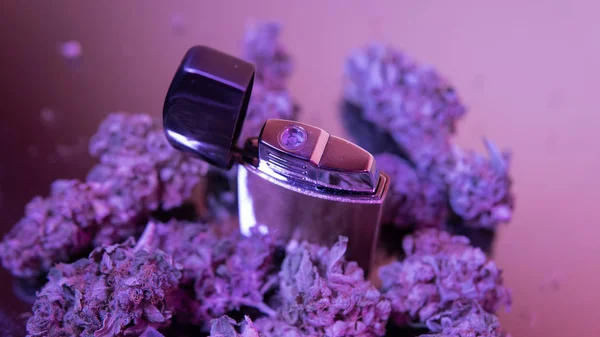 Lighter and marijuana close-up. Smoking weed club — Stock Photo, Image