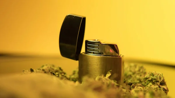 Lighter and marijuana close-up. Smoking weed club — Stock Photo, Image