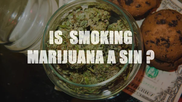 Marihuana in een pot. Cannabis gezamenlijke. Medische of recreatief — Stockfoto