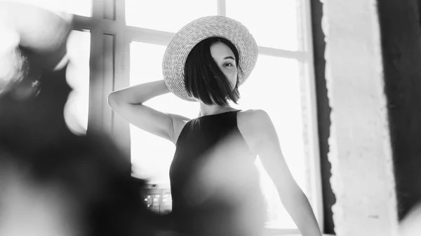 Mujer linda con sombrero —  Fotos de Stock