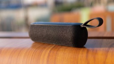 kablosuz hoparlör kullanılıyor. Müzik severler ve modern ses technolog