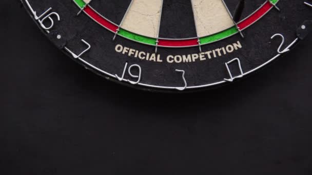 Sport Spelletje Darts Zwarte Hoeveelheid Professioneel Dartsspel Met Speelveld — Stockvideo