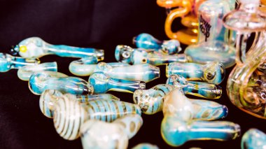  Mağazada marihuana içmek için aksesuarlar. Duman kültürü i