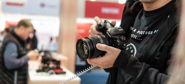 Kiev, Ukrayna -28 Eylül 2019 : Cee 2019. yeni Nikon kamera m