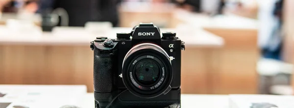 Kiev, Oekraïne-28 september 2019: CEE 2019. Sony nieuwe modellen van — Stockfoto