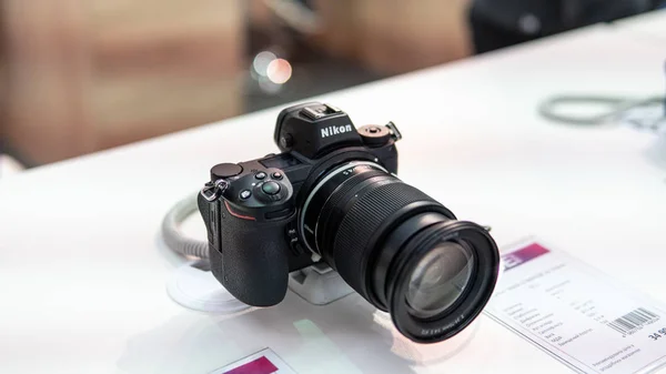 Kiew, Ukraine -28. September 2019 : Cee 2019. neue Nikon Kamera m — Stockfoto