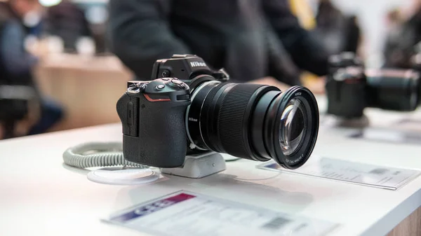 Kyiv, Ukrajna-szeptember 28, 2019: CEE 2019. új Nikon-kamera m — Stock Fotó