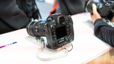 Kiev, Ukrayna -28 Eylül 2019 : Cee 2019. yeni Nikon kamera m