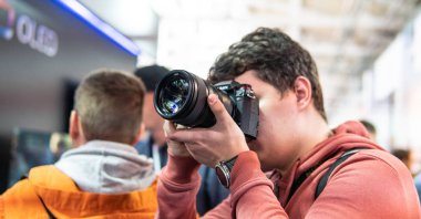 Kiev, Ukrayna -28 Eylül 2019 : Cee 2019. yeni lens ve camer