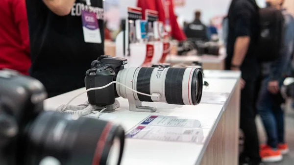 Kiev, Ucrânia - 28 de setembro de 2019: CEE 2019. Novos modelos da Canon — Fotografia de Stock