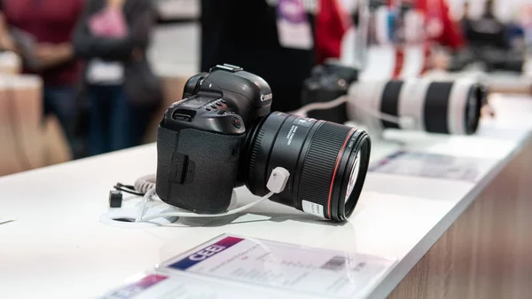 Kyiv, Ukraine -28 September  2019 : CEE 2019. Canon's new models — Stock Photo, Image