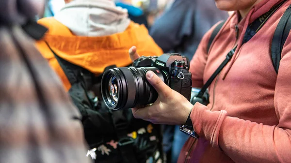 Kiev, Ukrayna -28 Eylül 2019 : Cee 2019. yeni lens ve camer