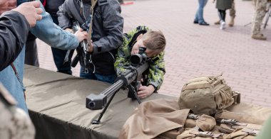 Kyiv, Ukrayna - 6 Ekim 2019: Kiev 'de askeri festival. Mili.