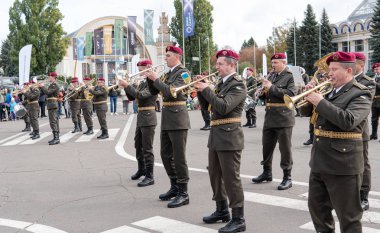 Kyiv, Ukrayna - 6 Ekim 2019: Modern askeri U sergisi