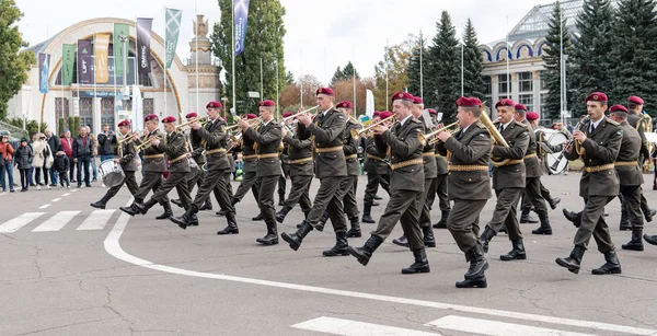 Kyiv, Ukrayna - 6 Ekim 2019: Kontrat kolu performansı — Stok fotoğraf