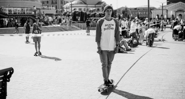 Internationaler Skateboarding Day Die Versammlung Der Skater Auf Dem Hauptplatz — Stockfoto