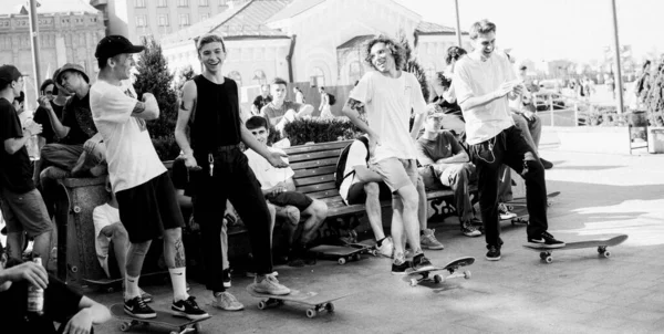 Internationaler Skateboarding Day Die Versammlung Der Skater Auf Dem Hauptplatz — Stockfoto