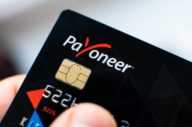 Aschheim, Almanya -27 Haziran 2020: Payonez kartlarını engelleme, Wirecar şirketi iflası. Wirecard Kart Çözümlerinden Kartlar Veriliyor
