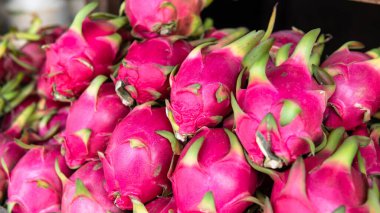 Asya 'nın meyve pazarları. Dünyanın dört bir yanındaki turistler için popüler egzotik meyveler