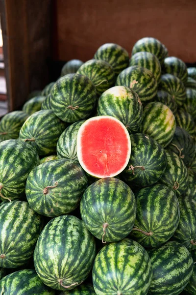 Asya meyve pazarları, egzotik meyveler için turistik yerler