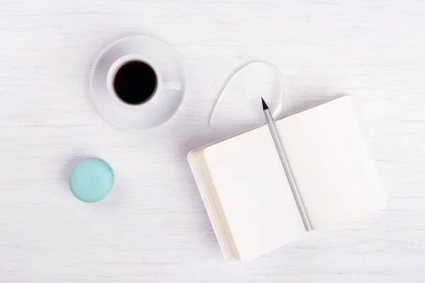 Une tasse de café sur la table. — Photo