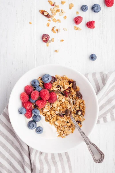 Granola kase yoğurt ile.