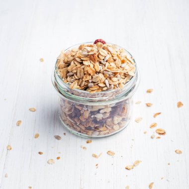 Masada kavanoza granola.