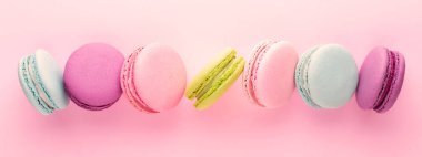 Renkli macarons satır.