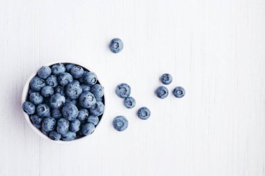 Bluberries kabın içinde.