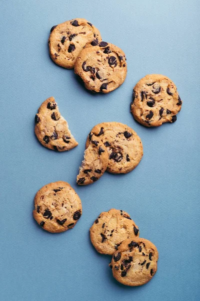 Cookies with chocolate chips. — Stock Photo, Image