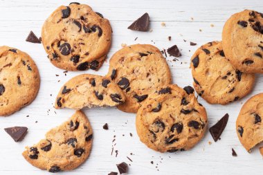 Çikolata parçacıklı kurabiye..