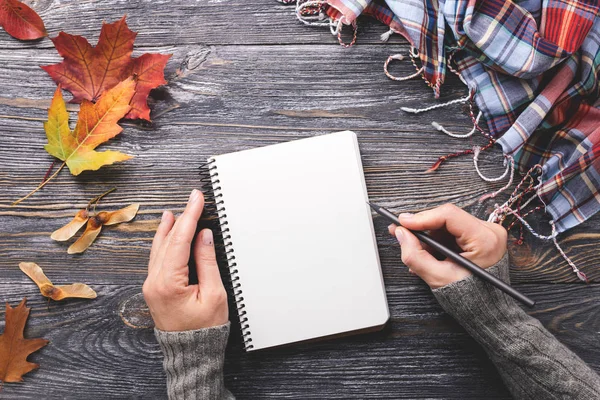 Mockup Kağıt defter ile.