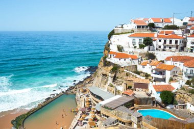 Azenhas do Mar, Portekiz'de güzel bir sahil kasabası.