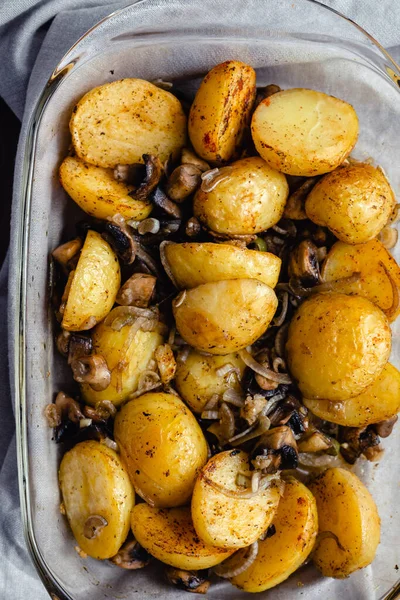 Roasted potatoes with mushrooms. — Stock Photo, Image