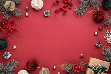 Kırmızı arkaplanda Noel çerçevesi.