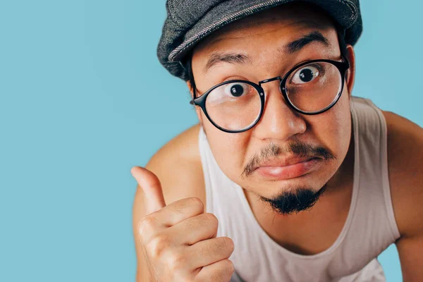 Vicces Ázsiai Ember Mutatva Hüvelykujjával Arc Nem Értek Egyet — Stock Fotó