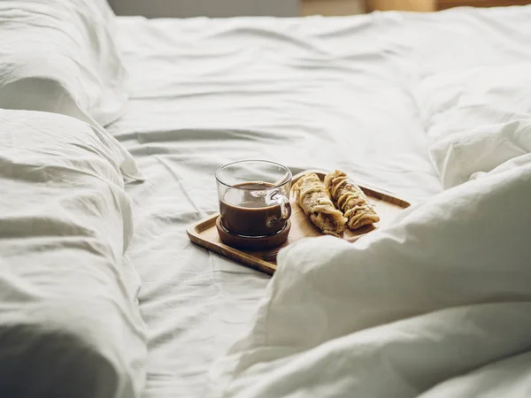 Snídaňový Set Thajských Slazené Roti Horké Kakao Posteli — Stock fotografie