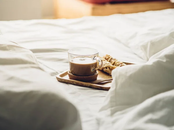 Café Manhã Conjunto Roti Adoçado Tailandês Cacau Quente Servido Cama — Fotografia de Stock