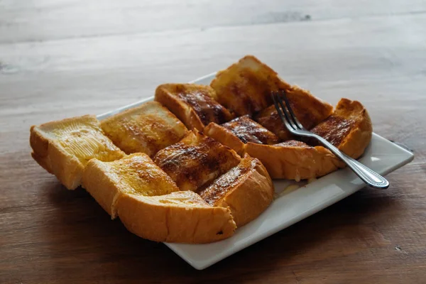 Manteiga Pão Leite Condensado Adoçado Prato Branco — Fotografia de Stock