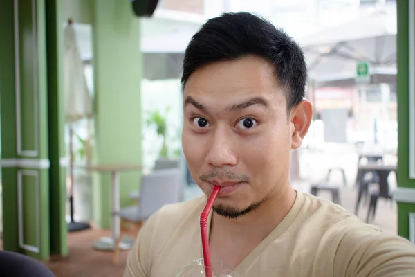 Lycklig Asiatisk Man Selfie Själv Caféet Kaffe — Stockfoto