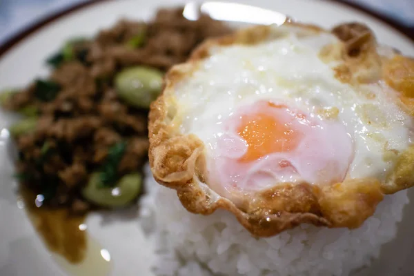 Nahaufnahme Kao Pad Kra Prao Oder Thai Reis Mit Schweinefleisch — Stockfoto
