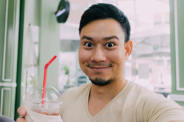 Felice Uomo Asiatico Selfie Stesso Nel Caffè — Foto Stock