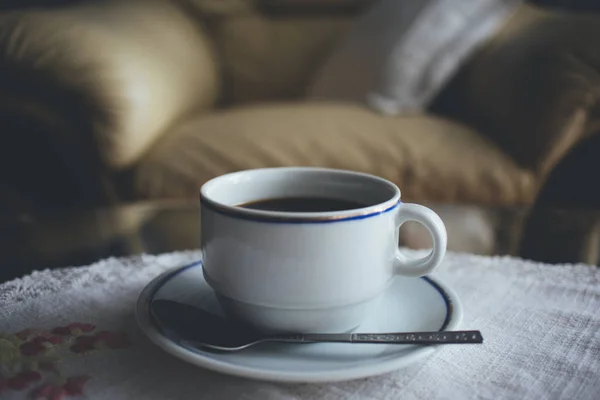 Heiße Kaffeetasse Auf Dem Tisch Stimmungsvoller Atmosphäre — Stockfoto