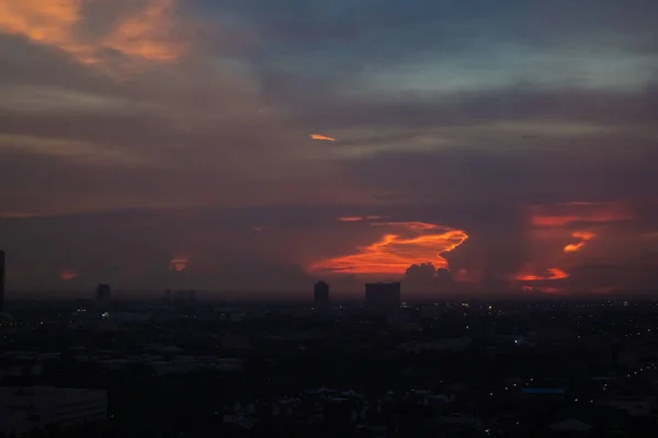 Večer Barevné Nebe Města Thajsku — Stock fotografie
