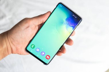 Nonthaburi, Tayland - 16 Mart 2019: Samsung Galaxy S10'un kapanışı.