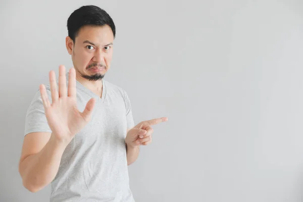 Hate face of man in grey t-shirt with hand point on empty space. — Stock Photo, Image